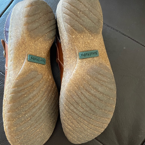 Josef Seibel Brown Leather T-Strap Flats - Picture 3 of 6